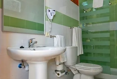 Los Veleros Hotel